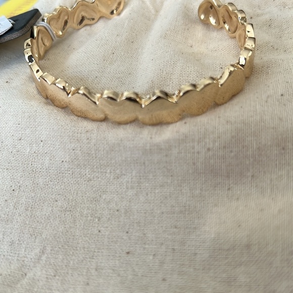 ❤️❤️❤️NWT J. Crew Gold Heart Bracelet - Picture 4 of 4